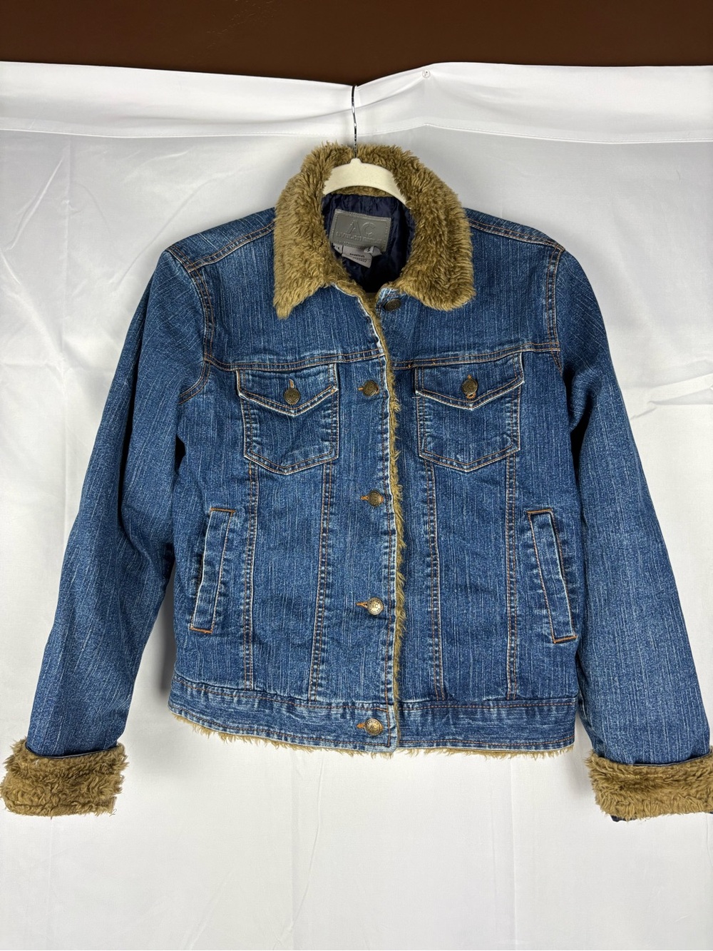 Y2K style trucker jean jacket faux fur trim quilted interior Western M